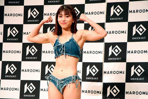 ぱんちゃん璃奈(りな)水着・白ビキニ